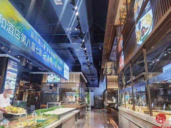 培育消费新热点，激发泉城新活力——市政协“商量”调研组开展现场商量