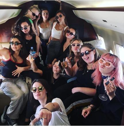 恋情|荷兰弟新恋情官宣！同居数月后高调秀恩爱 都给我把祝福两字打出来