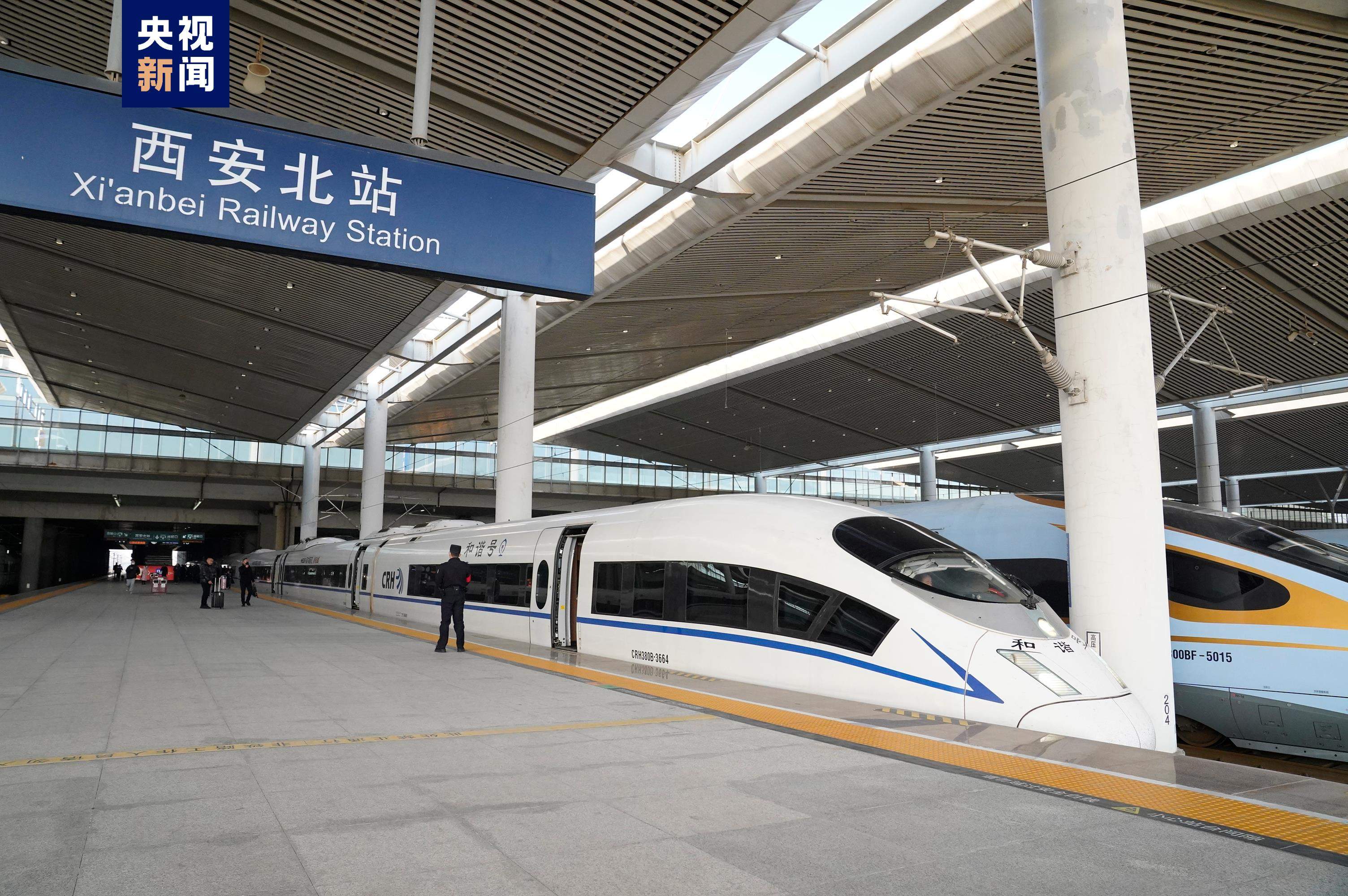 西安至青岛G2064次动车组列车首发 古都与海滨距离再拉近