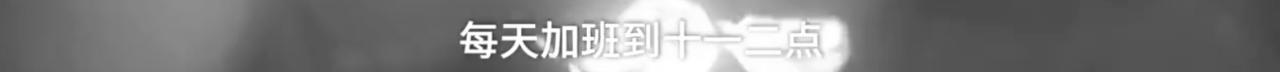 成年人的世界没有容易二字！大叔深夜坐马路中崩溃哭诉，连说”生活太难太累”
