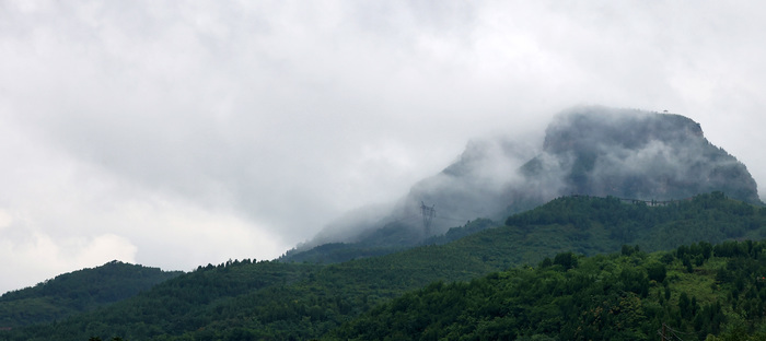 泉城雨后云雾缭绕 如秀美诗意画卷