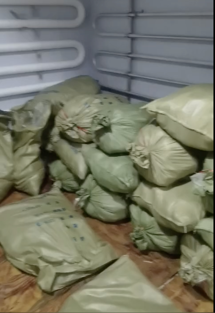 胎盘黑市：商贩称从医废厂殡仪馆收货，月加工万个