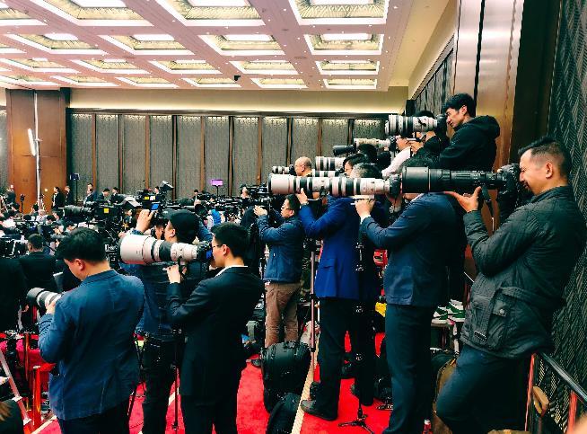 时政新闻眼丨习主席和39位外方领导人围桌共绘“工笔画”