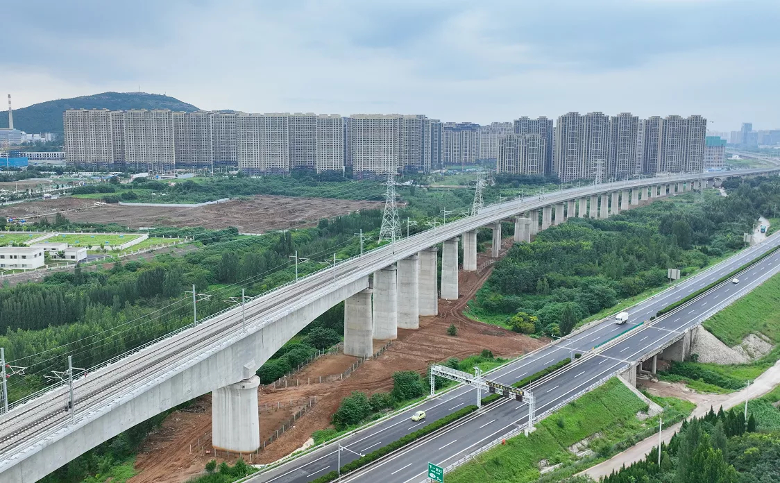 连续开工两条高铁 “轨道上的山东”向着“四横六纵”进军