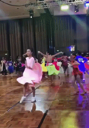 文章探望女儿练舞神情紧张 马伊琍未现身陪同