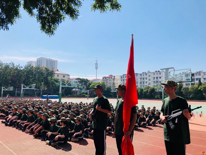 青春“第一课”让我们遇见最美的自己 ——济南中学成功举行高一年级新生军训开营仪式