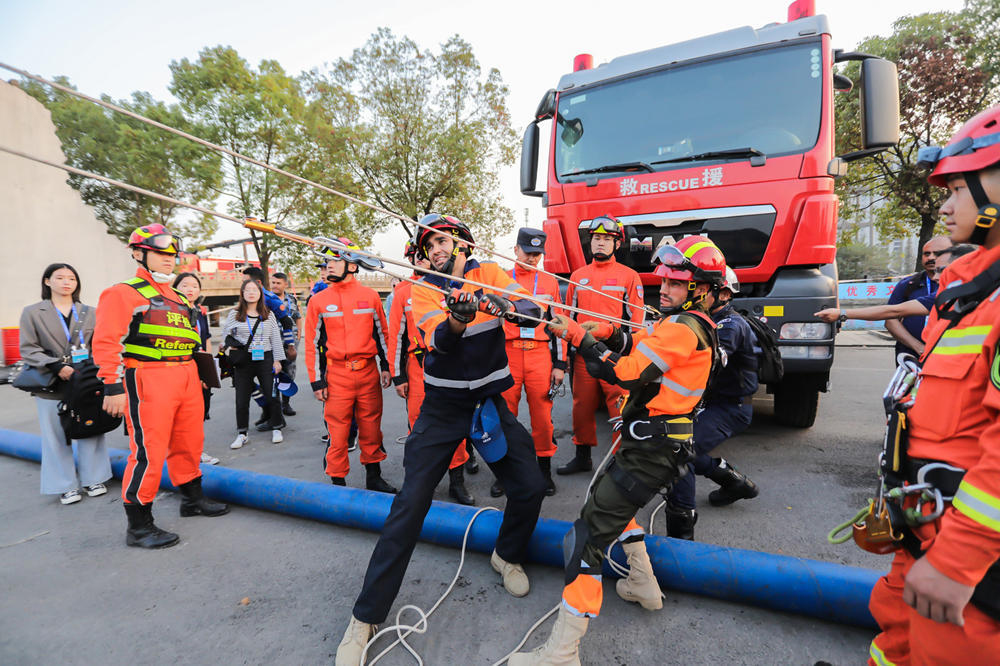 首届“火焰蓝”国际消防救援技术交流竞赛举行