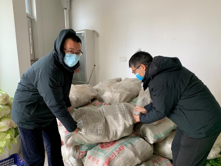 寒冬里的爱心“蔬”送