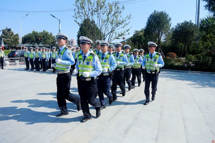 佛慧山下练兵忙！——历下大队开展勤务民警辅警队列手势训练比武