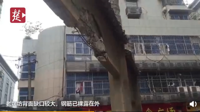 痛心！武汉大学老牌坊被撞出缺口，背面钢筋已裸露在外，肇事车辆找到了