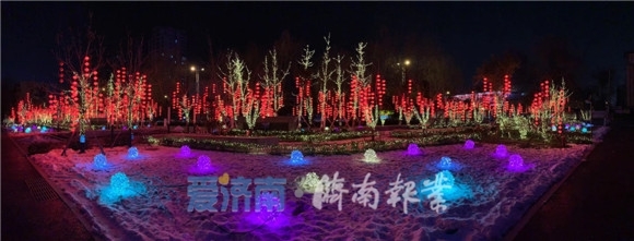 大红灯笼挂起来 扮靓街头年味浓