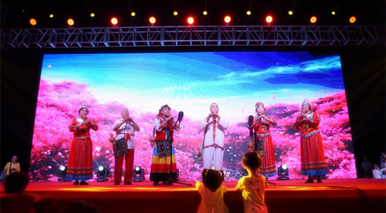 百名青年记者走基层丨西市场街道举办庆祝北大片区回迁两周年暨喜迎新中国成立70周年社区喜乐会