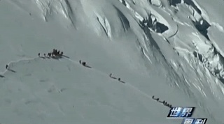 致命拥堵！ 两周十余人命丧珠峰 背后原因是什么？