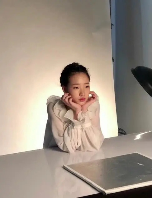 撞脸金高银?小S女儿首个代言 14岁许曦文真的是满满的高级感 ​