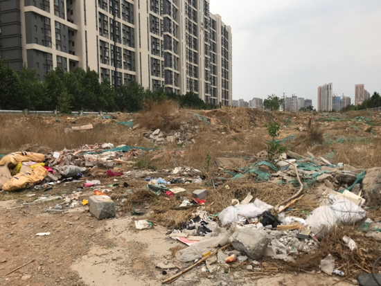 啄木鸟在行动：舜华北路和花园东路交叉口以西建筑垃圾裸露