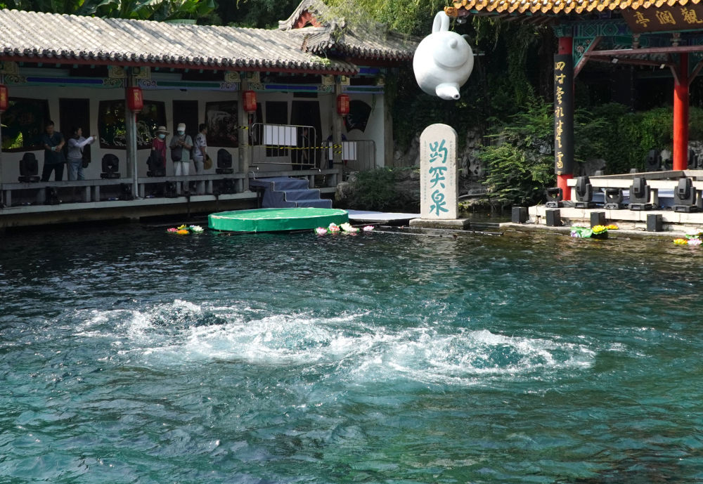 新华社关注：“天下第一泉”济南趵突泉持续喷涌19年