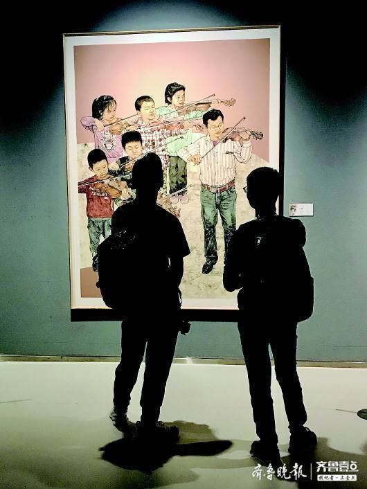 全国美展中国画展首日：12000人享艺术盛宴，画作前流连忘返