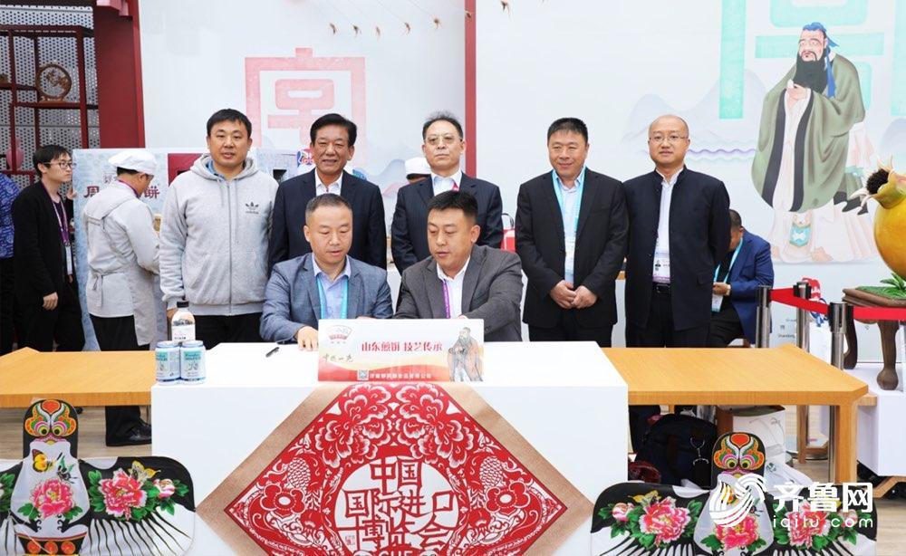 山东非遗及老字号匠心优品集中亮相进博会 倍受海内外客商追捧