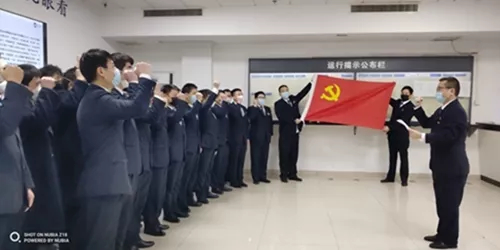 护送你的返程，他们准备好了