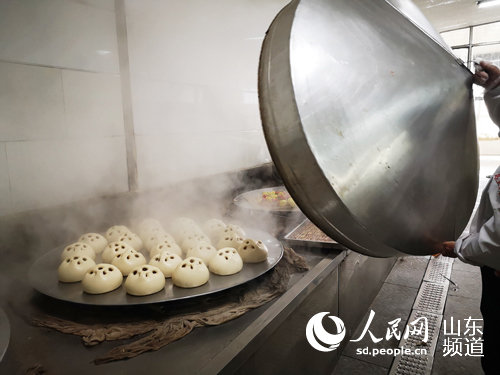 俏丽“花馒头”，全村都占股