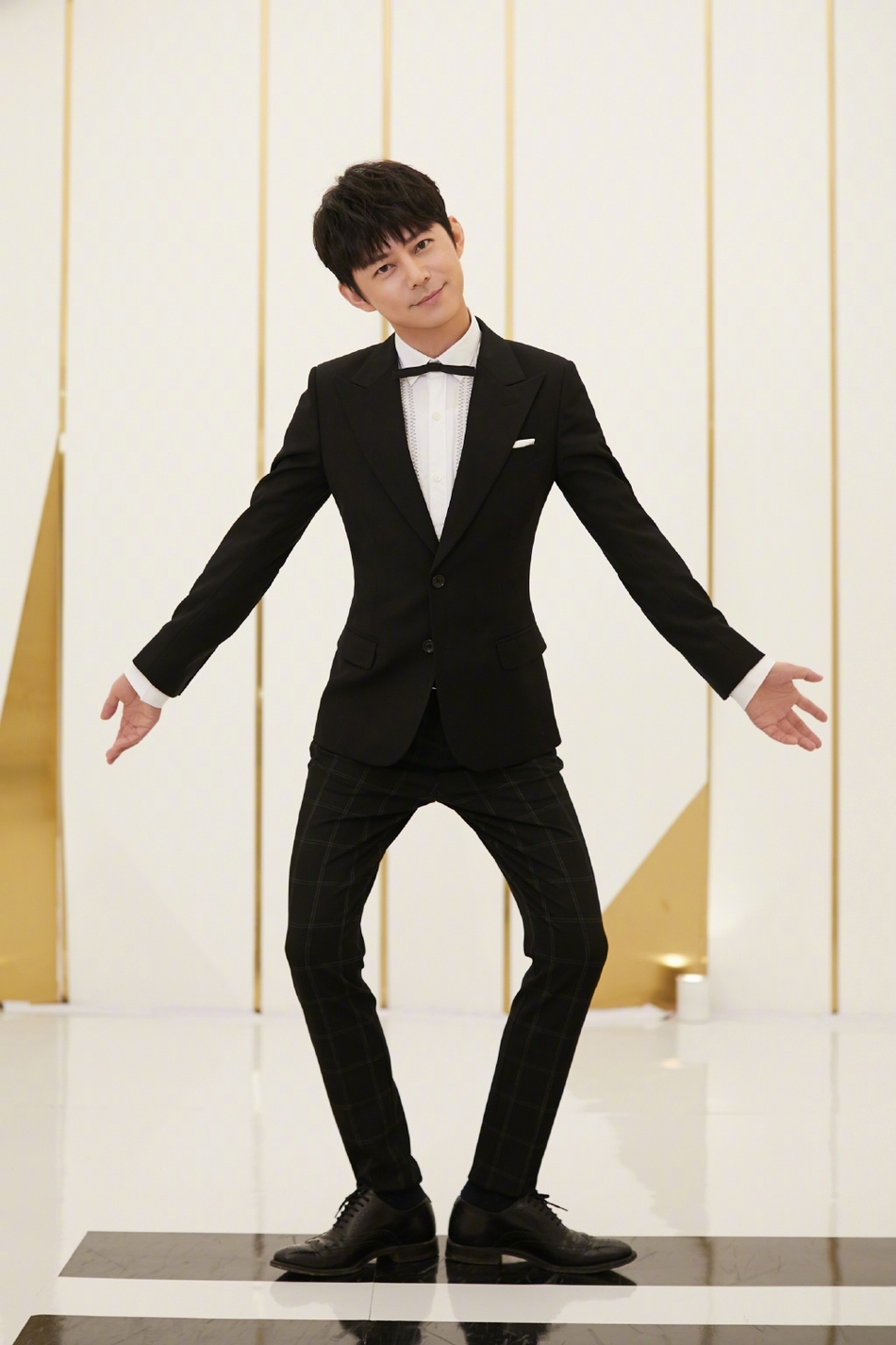 何炅回应嘴瓢称是正常发挥 自侃只是个好看的主持人