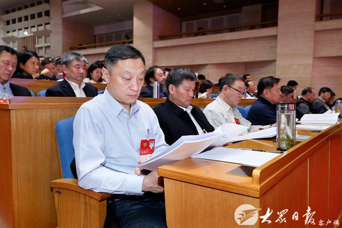 山东省政协十二届三次会议举行全体会议进行大会发言