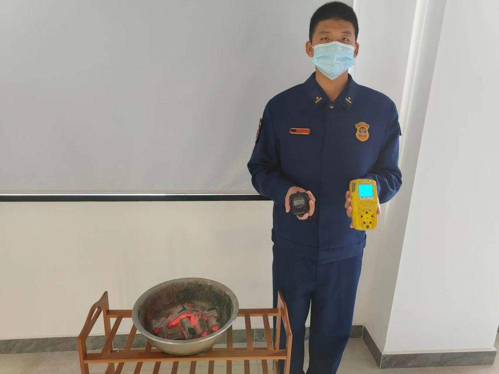 想尝试宅家“围炉煮茶”？安全隐患不小 需谨慎操作