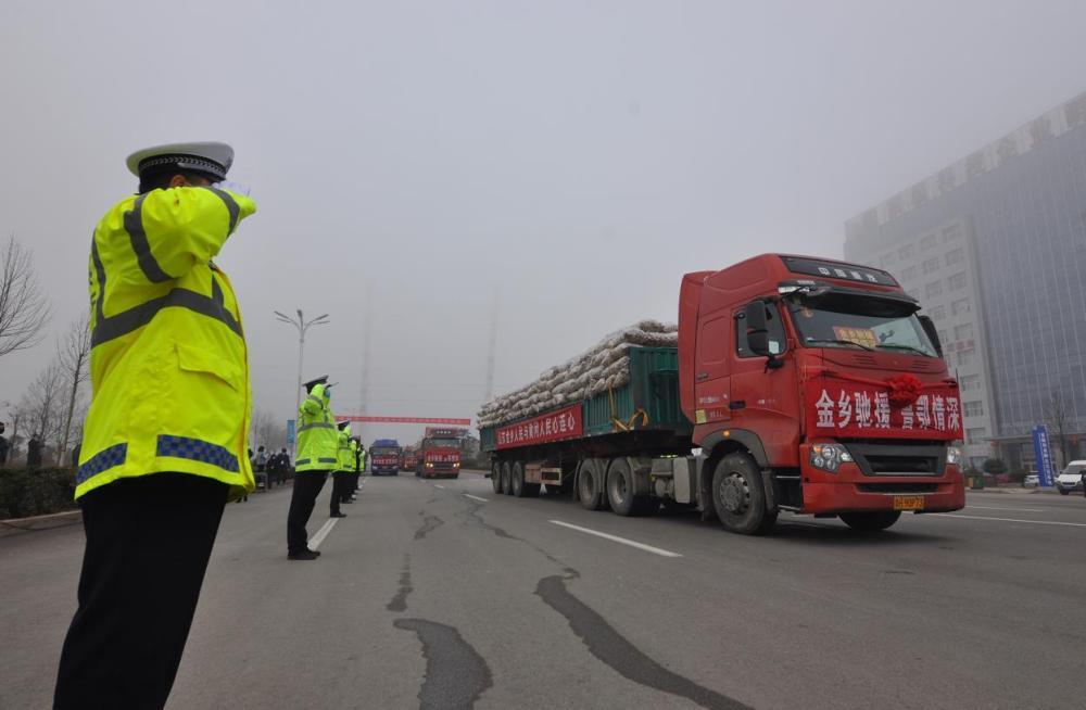 山东金乡捐赠黄冈300吨大蒜 再现“蒜乡”情