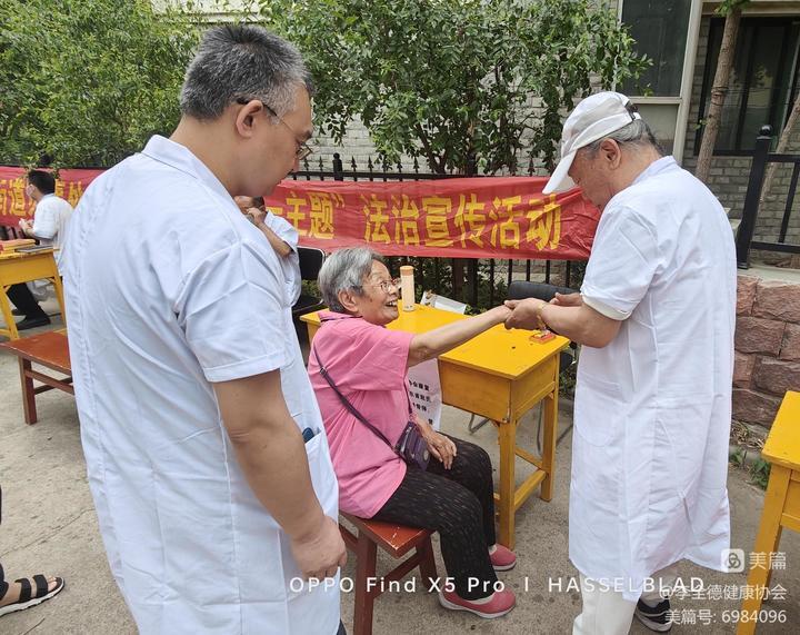 送健康“暖人心”！济南市健康保健行业协会义诊活动走进美里湖街道绿岛颐年苑社区