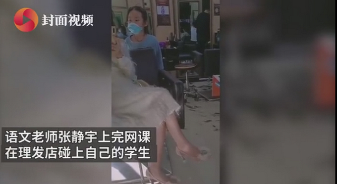 瞬间不香了！小学生吃烧烤隔壁桌坐着班主任，网友：撸串的快乐没了