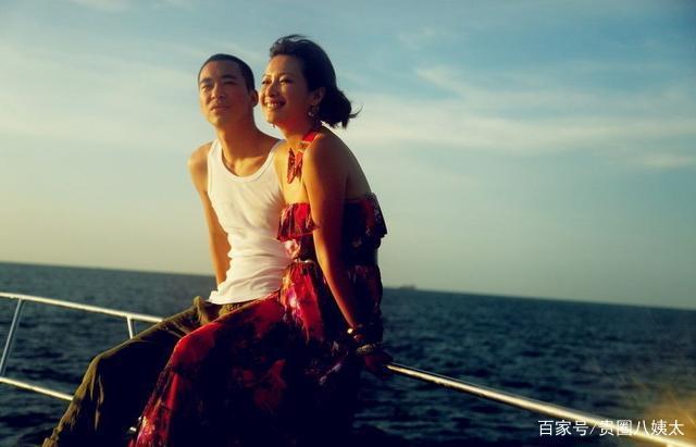 徐静蕾晒与黄立行旧照秀恩爱|【吃瓜围观】徐静蕾晒与黄立行旧照秀恩爱什么情况？被传好事将近是怎么回事？