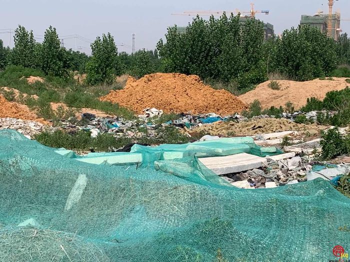 【啄木鸟在行动】章丘区西类村附近渣土和建筑垃圾裸露