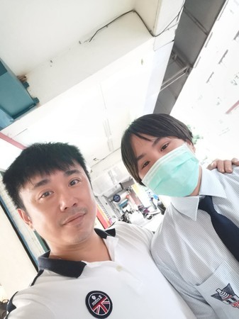 长大|15岁小小彬升入高中，身高猛窜快赶上爸爸