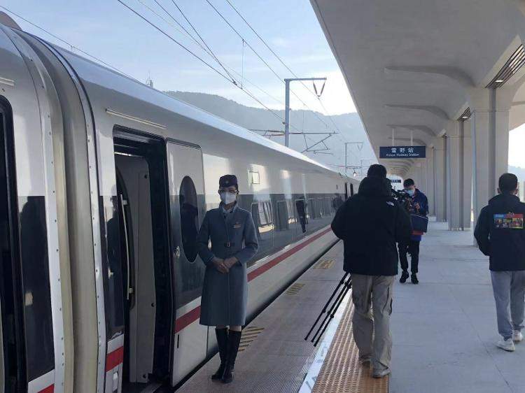 国内首条市域高铁济莱高铁正式运营通车