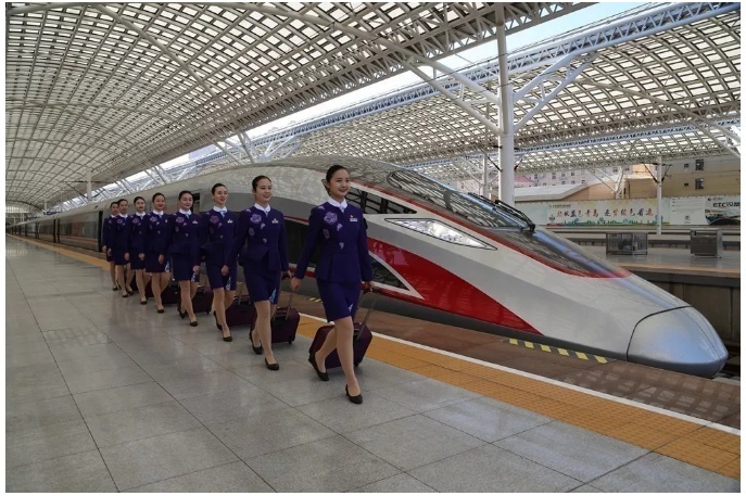 日兰高铁开通在即，靓丽“高姐”新装亮相！还能扫二维码办票