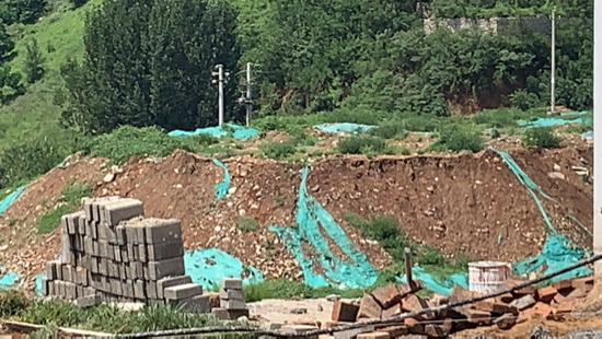 【啄木鸟在行动】市中区南康而庄村渣土裸露