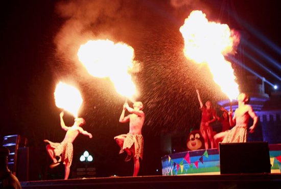 【晒晒美好山东 】百名特别嘉宾为祖国庆生泰安方特国庆嗨不停