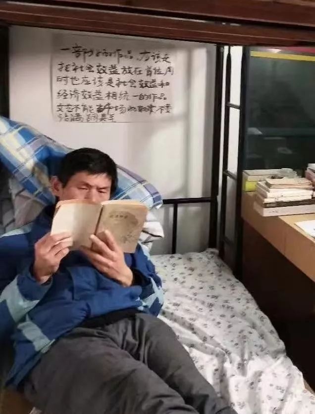 这个高校食堂火了！学生：爱上了食堂师傅的诗