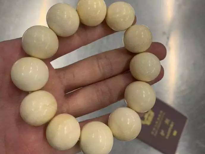 精美的象牙背后是残忍的杀戮，请拒绝象牙制品！