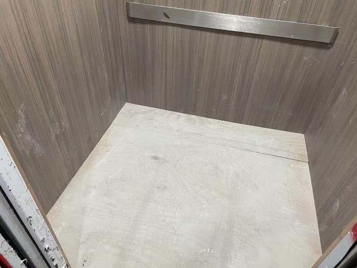 济南中建长清湖润园小区电梯窄小，业主：难容一副担架，耽误病情咋整？