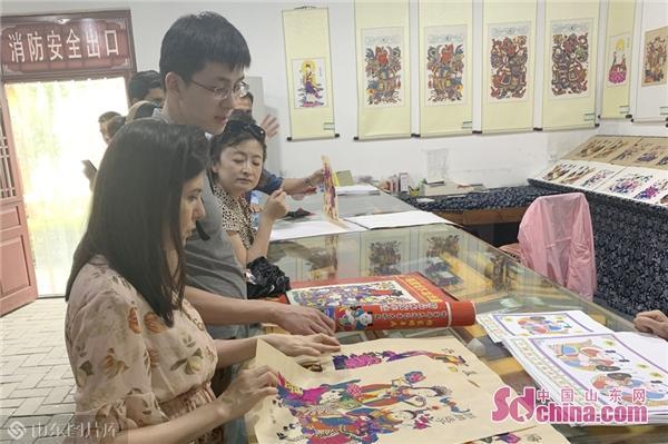 向世界讲好山东故事 外媒记者杨家埠邂逅风筝、年画与民俗