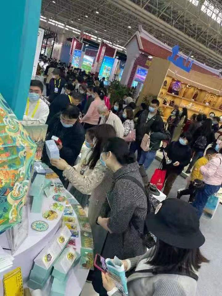 济南大明湖“并蒂莲”等文创产品亮相中国(武汉）文旅博览会