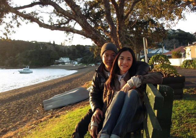 曹郁|姚晨曹郁情难自禁当众亲吻，下台还三步一回头！结婚8年如胶似漆