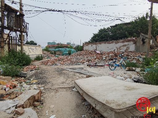 【啄木鸟在行动】烟台路附近一拆迁工地防尘措施不到位