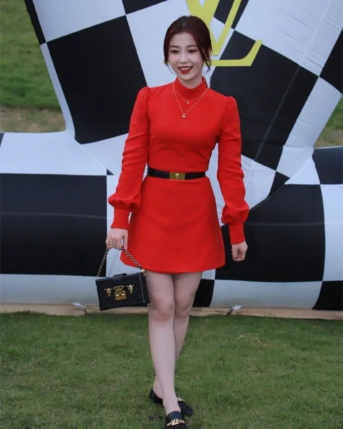 奚梦瑶产后首次公开亮相|LV大秀明星生图:奚梦瑶产后首次公开亮相脸浮肿,热巴显老朱一龙瘦成竿