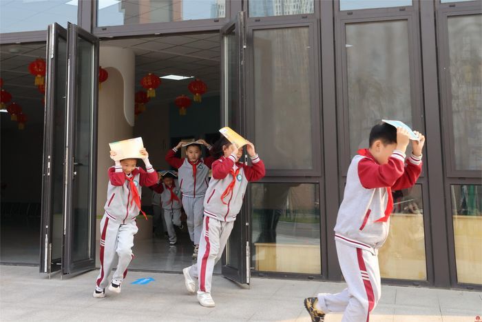 济南市“国际减灾日”暨地震综合演练活动在历城区幸福柳小学举行
