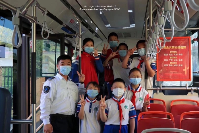 济南公交新开通31条定制专线，开启“护学模式”