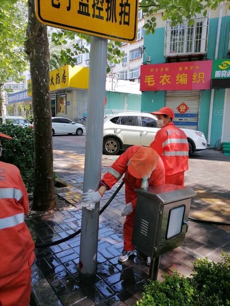 扮靓城市家具，提升城市品质，济南城管掀起爱国卫生运动热潮，干干净净喜迎五一