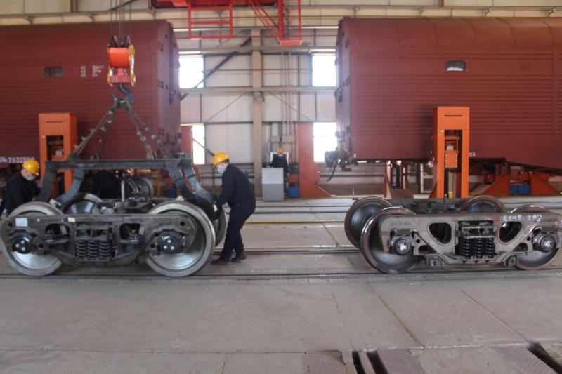 无缝衔接！中国铁路货车用“换轮”方式直接出境运输