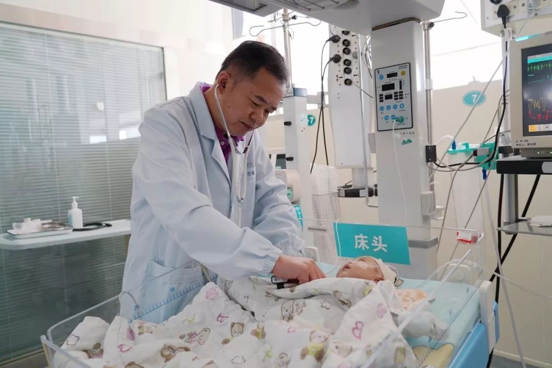 66天大女婴换上4岁男童心脏，创造的纪录令人泪朦胧